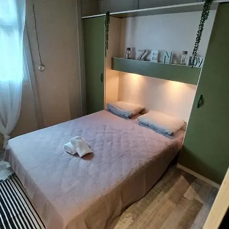 Le Petit De Charlene