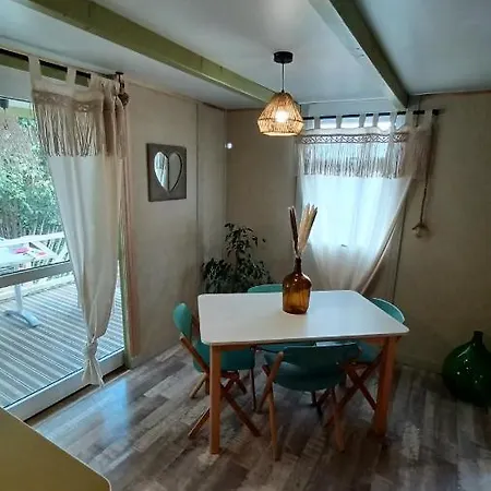 Le Petit De Charlene *