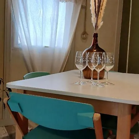 Le Petit De Charlene *