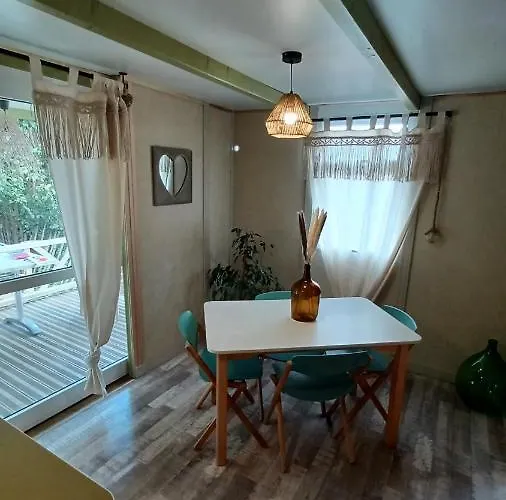 Le Petit De Charlene *