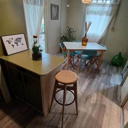 Le Petit De Charlene *